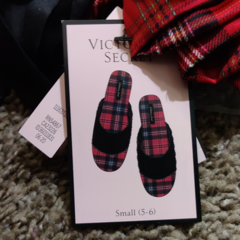 Slippers and dust bag - Picture 5 of 9